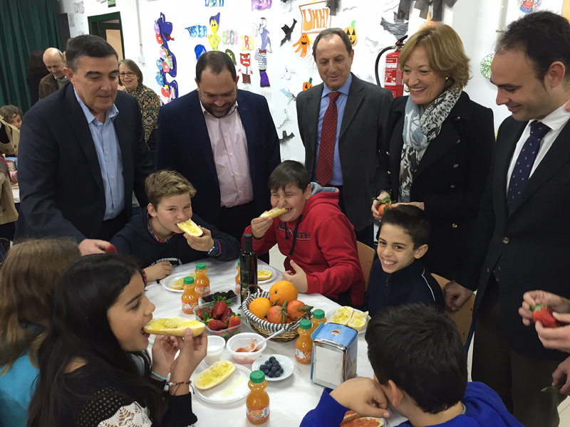 Schoolchildren Celebrate 'Andalusia Day' with Traditional Breakfast of Toast and Olive Oil schoolchildren-celebrate-andalusia-day-with-traditional-breakfast-of-toast-and-olive-oil